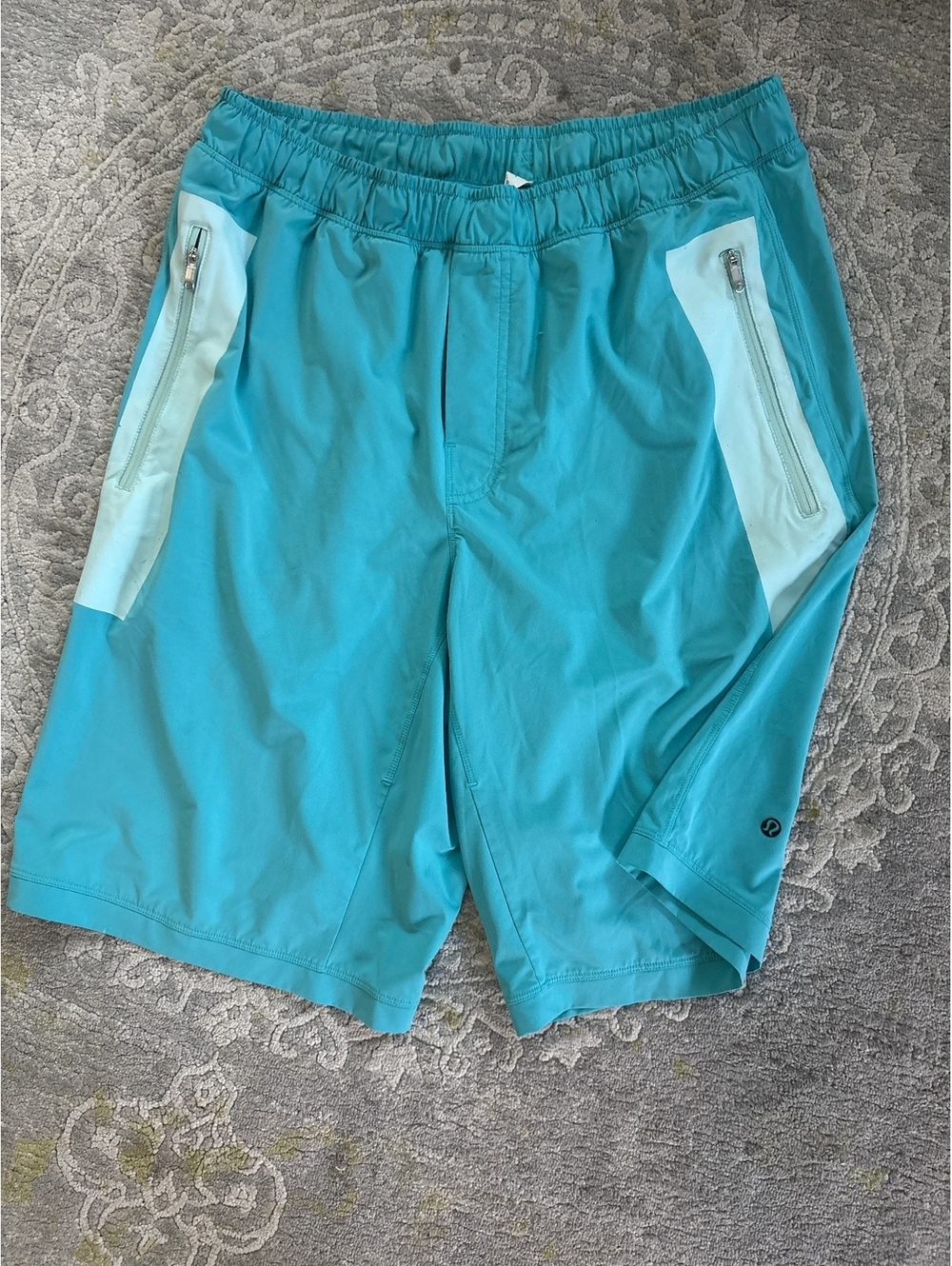 Lululemon Assert 11” shorts blue large